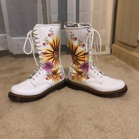Dr. Martens 14-eye boots. Rare Flower Burst design. - Picture 4 of 6
